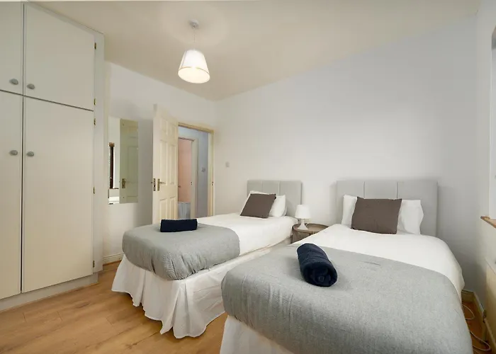 Lower Kilmacredock - Intel